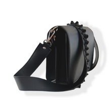 Carica l'immagine nel visualizzatore di Gallery, Crossbody bag Inside